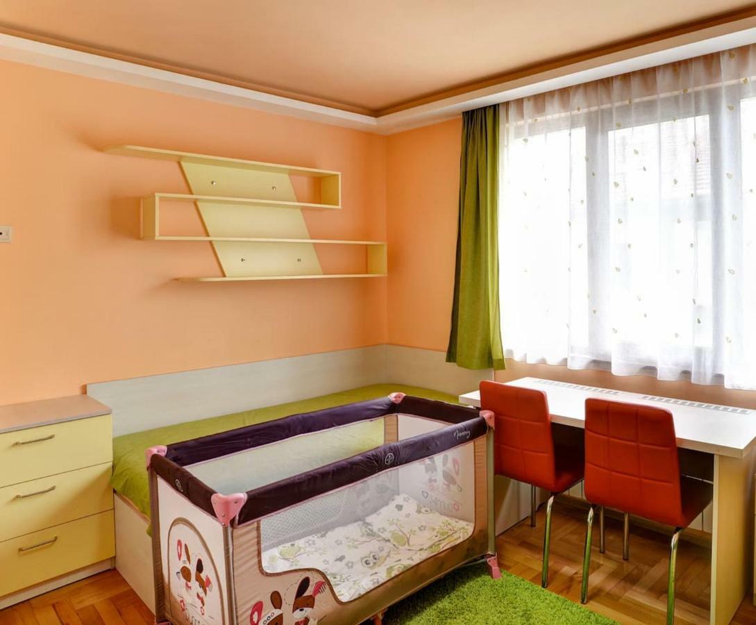 Spacious And Stylish Apartment In The Heart Of Sofia Plus Parking Exterior photo