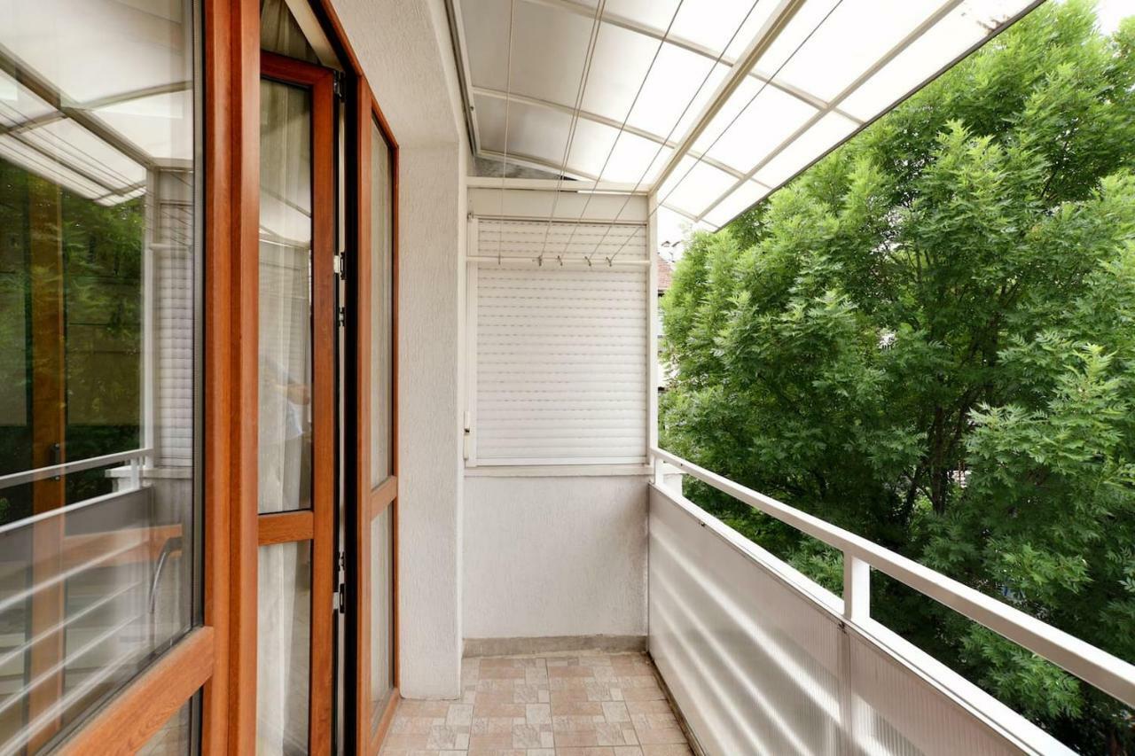 Spacious And Stylish Apartment In The Heart Of Sofia Plus Parking Exterior photo