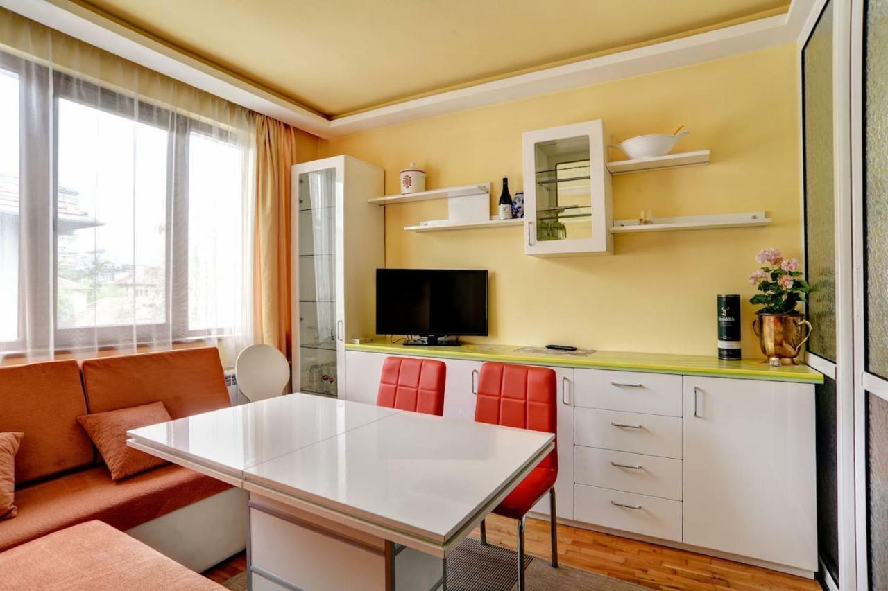 Spacious And Stylish Apartment In The Heart Of Sofia Plus Parking Exterior photo